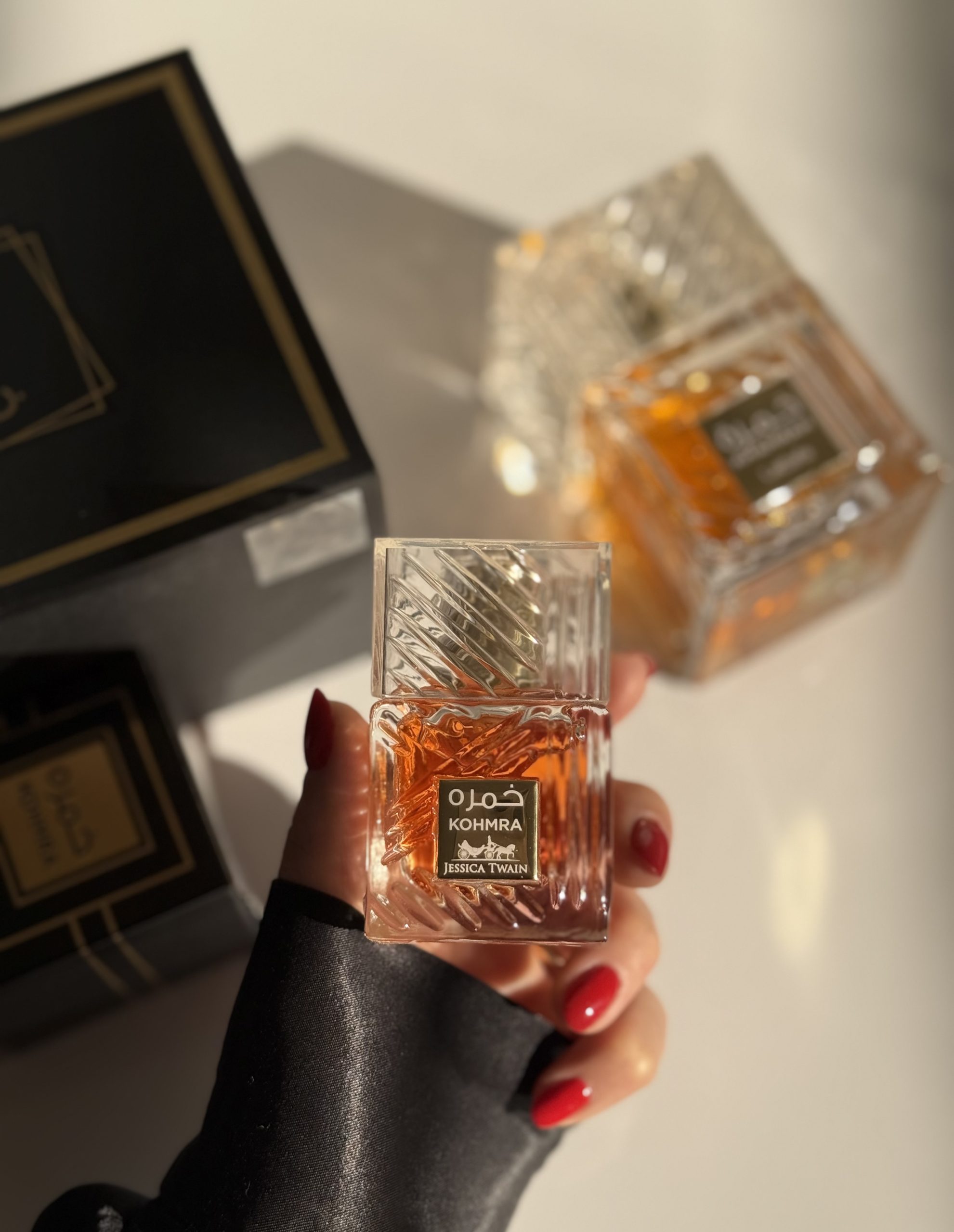 عطر و ادکلن مینی خمره جسیکا تویین | Khamrah Jessica Twain حجم 35 میل(شرکتی)